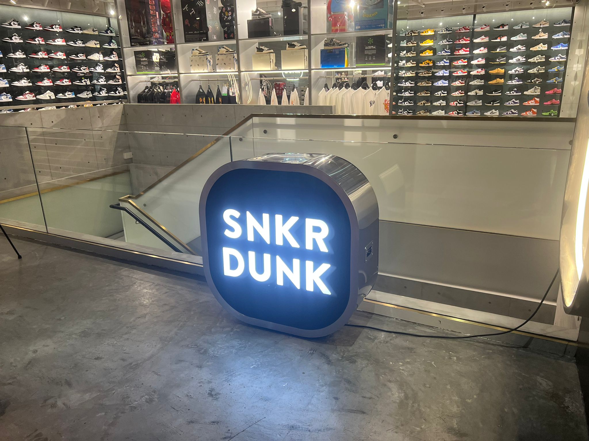 SNKRDUNK